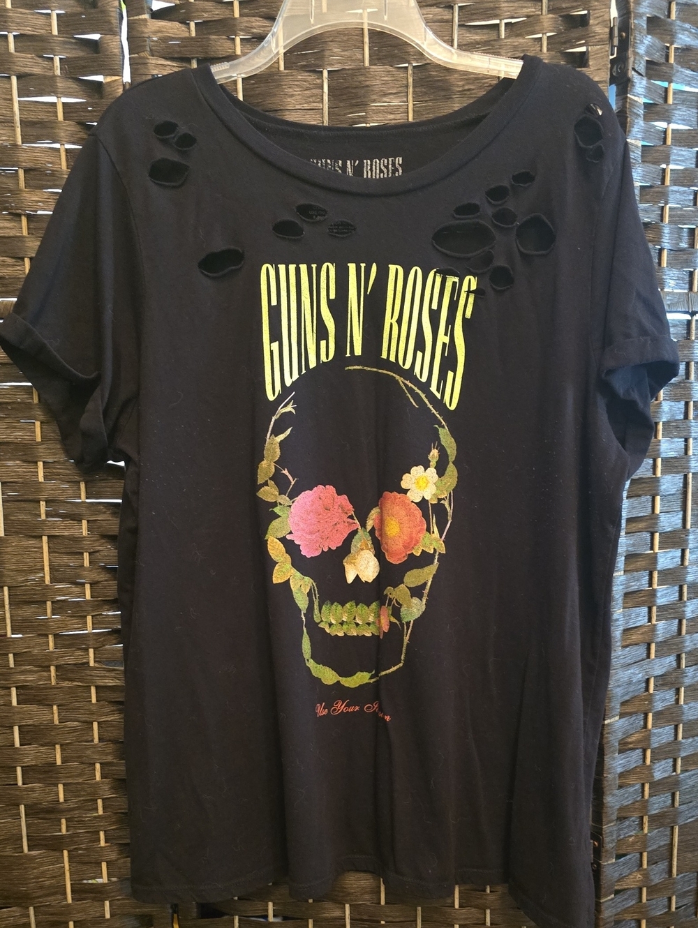 Guns N' Roses Womens Black Distressed Skull Tee, Size Large